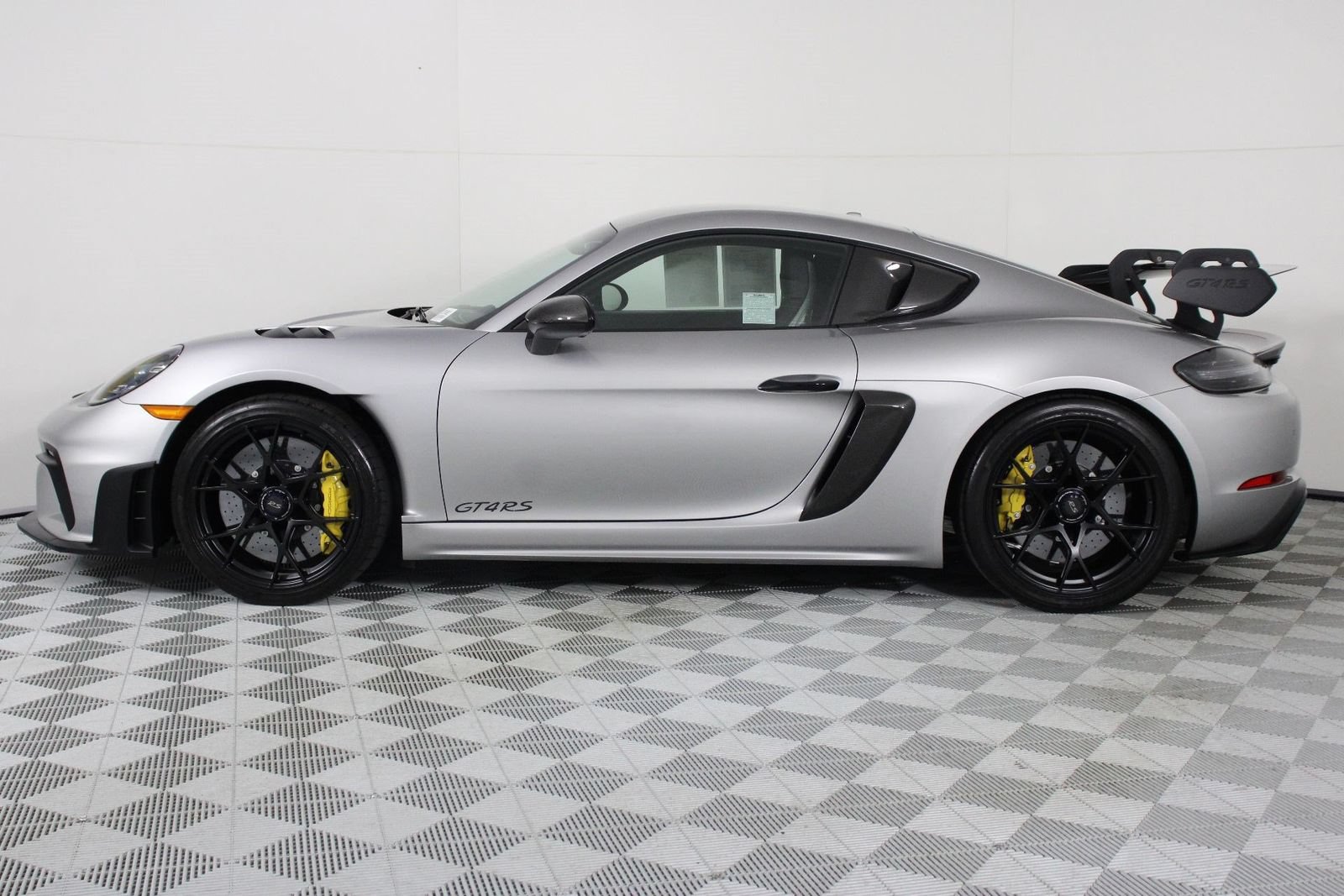 Certified 2025 Porsche 718 Cayman GT4 RS RWD image 2