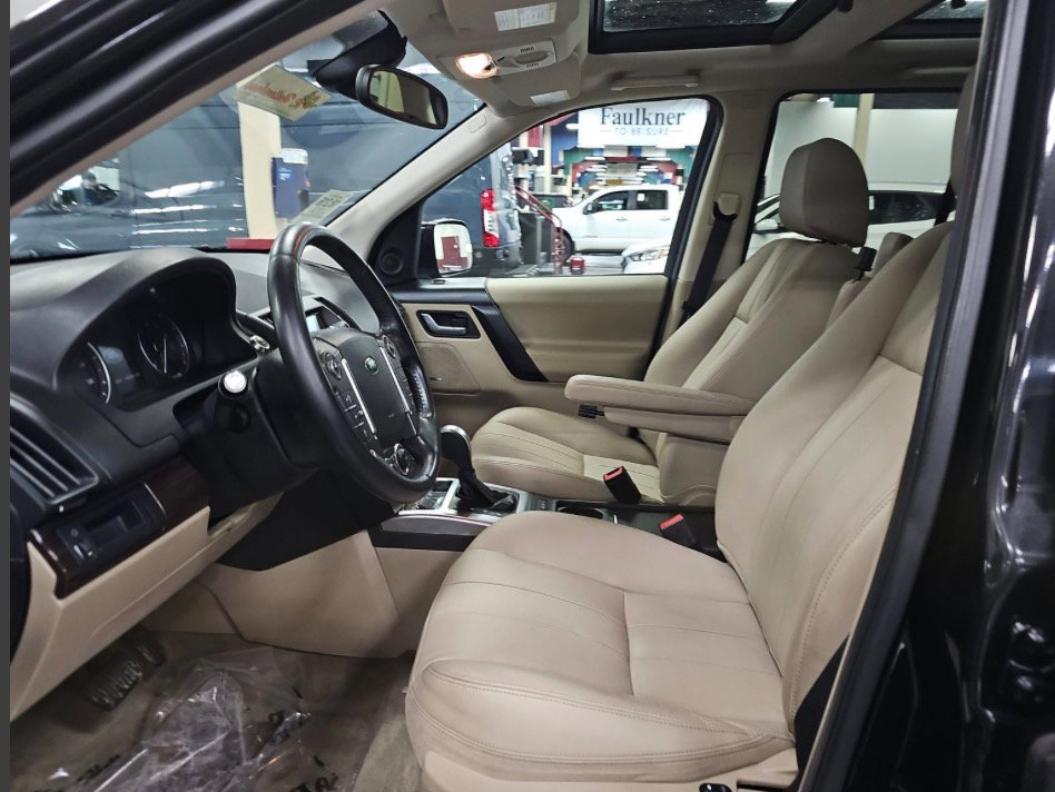 Used 2013 Land Rover LR2 image 16