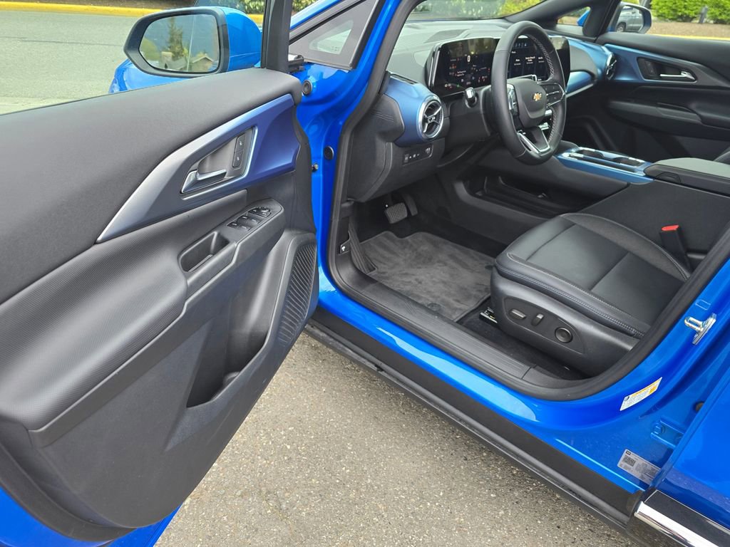 Used 2025 Chevrolet Equinox EV LT w/ Convenience Package FWD image 21
