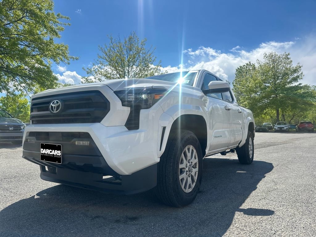 Used 2025 Toyota Tacoma SR5 AWD/4WD image 32