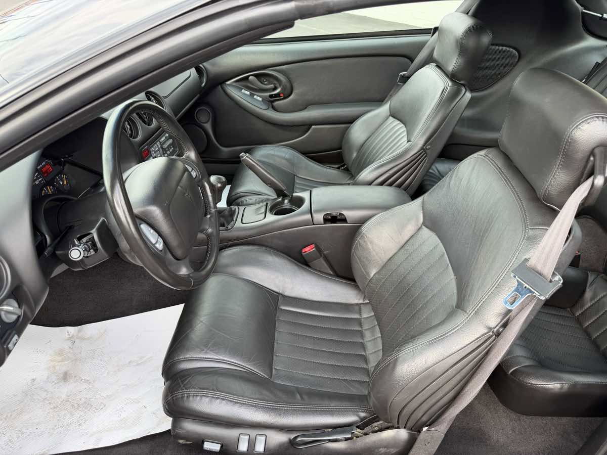 Used 2000 Pontiac Firebird Formula w/ Security Pkg RWD image 11