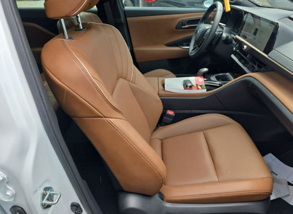 Used 2025 Toyota Crown Signia w/ Advanced Technology Package AWD/4WD image 8