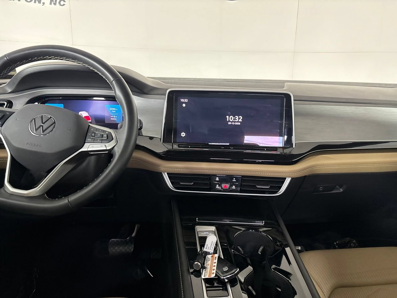 Used 2025 Volkswagen Atlas Cross Sport SE FWD image 22