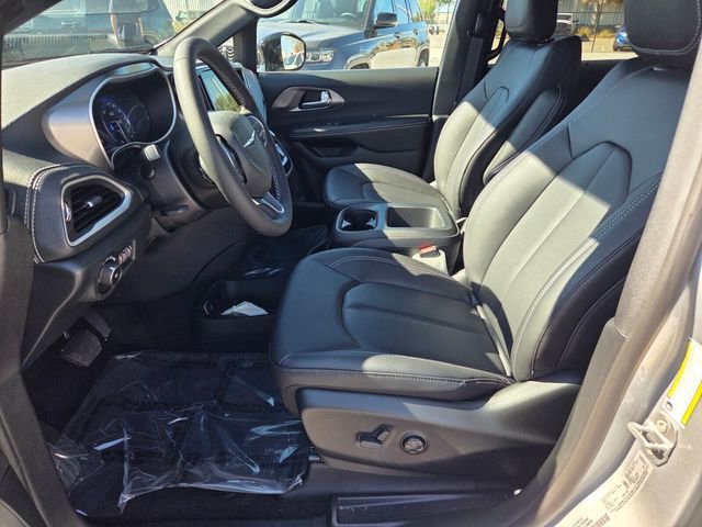 New 2026 Chrysler Pacifica Select FWD image 3