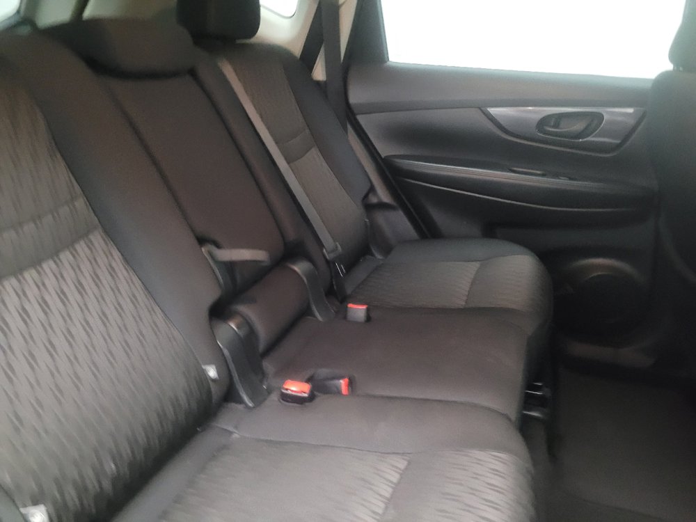 Used 2020 Nissan Rogue S FWD image 19