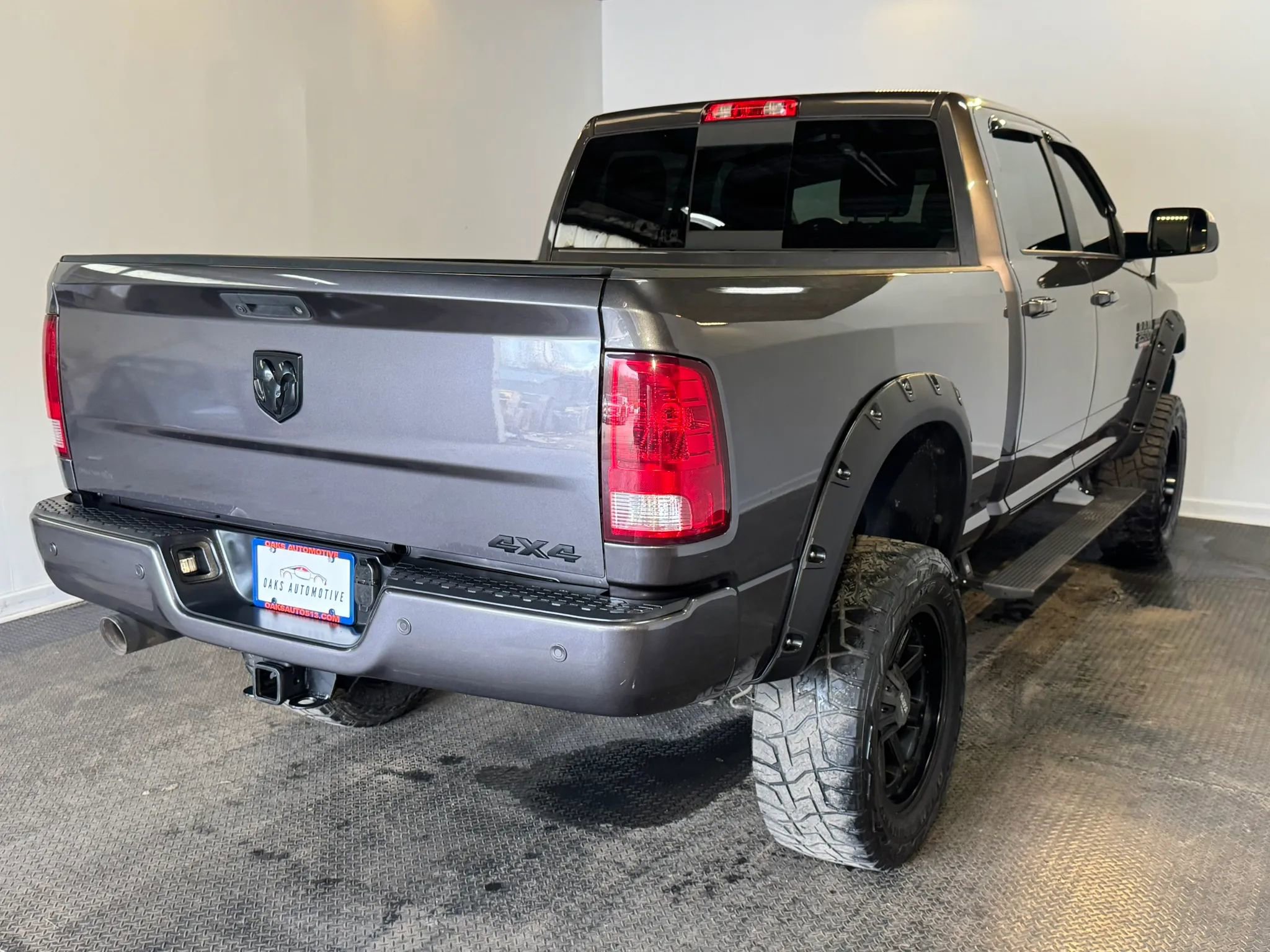 Used 2017 RAM 2500 Big Horn w/ Sport Appearance Group AWD/4WD image 4
