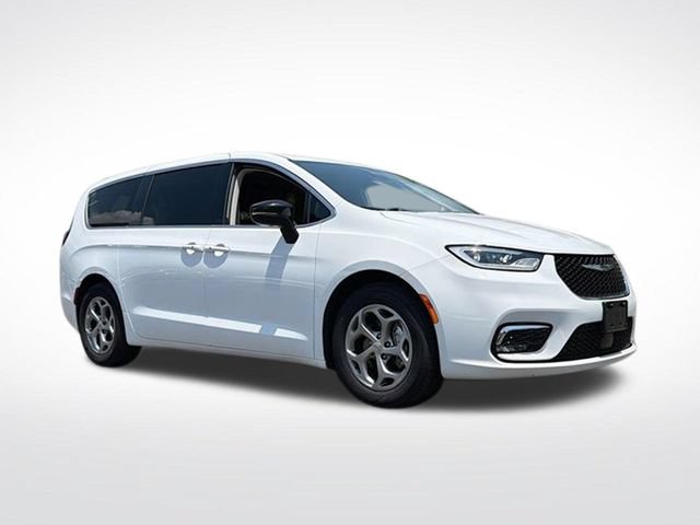 Used 2023 Chrysler Pacifica Touring-L FWD image 3