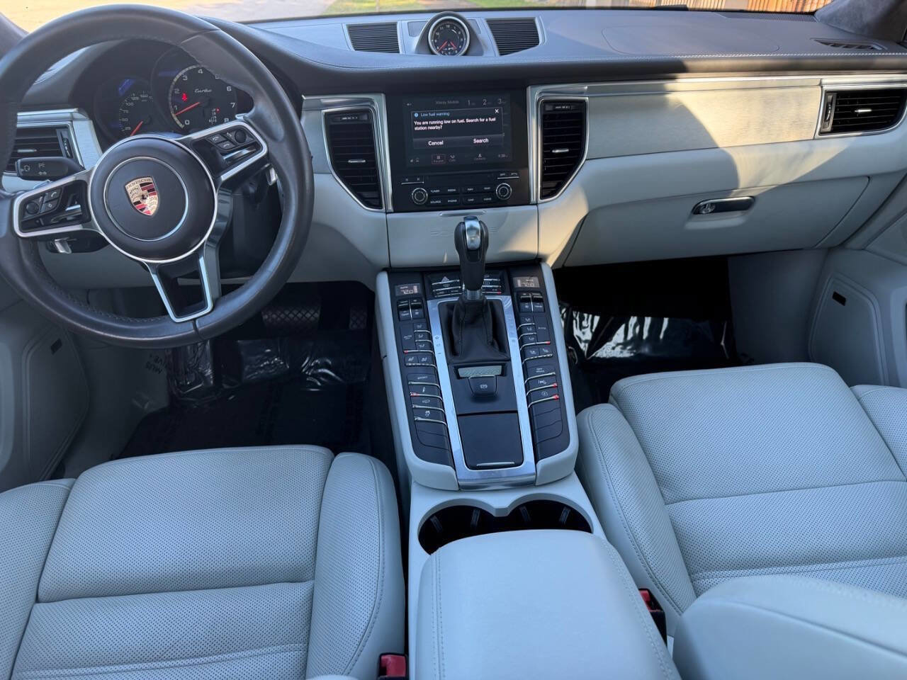 Used 2017 Porsche Macan Turbo image 31