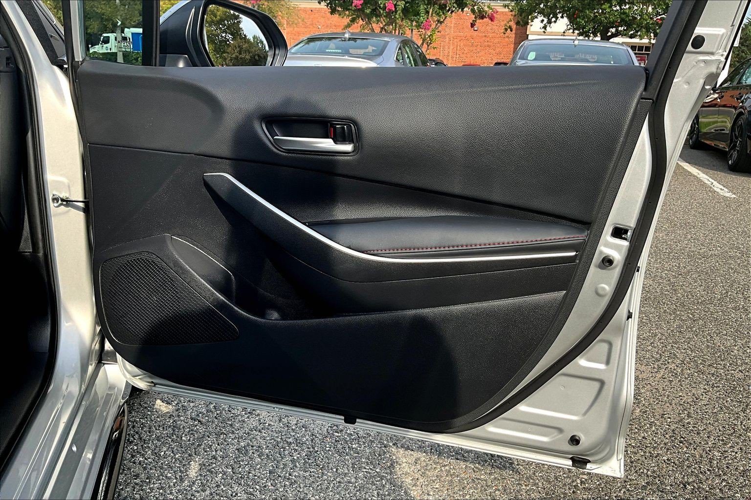 Used 2025 Toyota Corolla SE FWD image 18