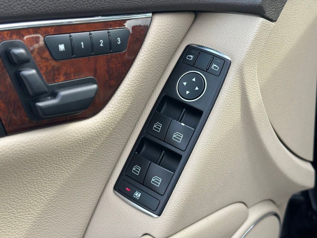 Used 2011 Mercedes-Benz C 300 4MATIC Sedan image 20