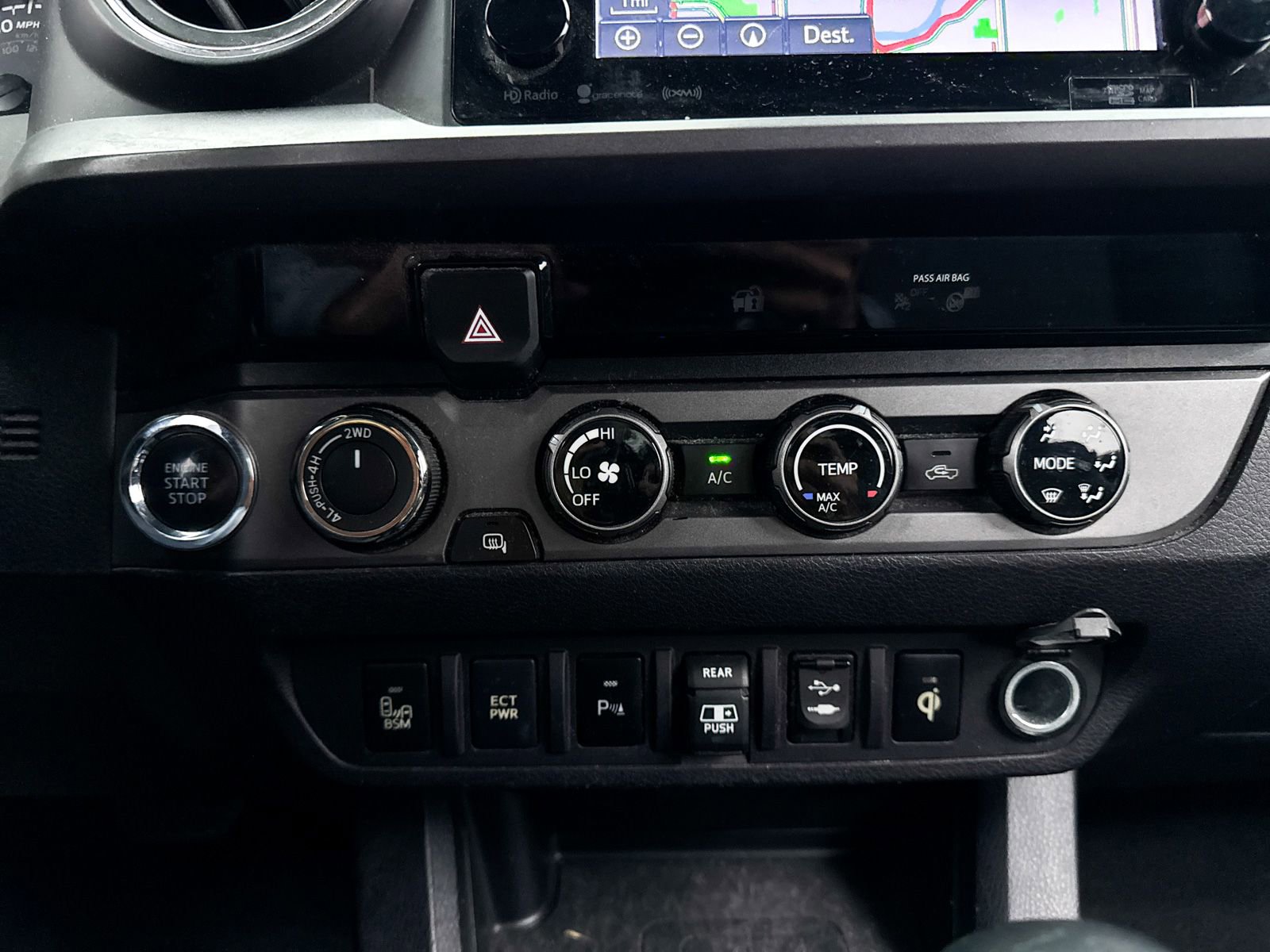 Used 2018 Toyota Tacoma TRD Sport w/ Technology Package AWD/4WD image 16