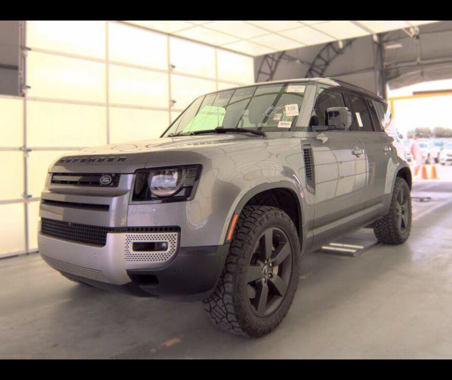 Used 2020 Land Rover Defender 110 SE AWD/4WD image 2