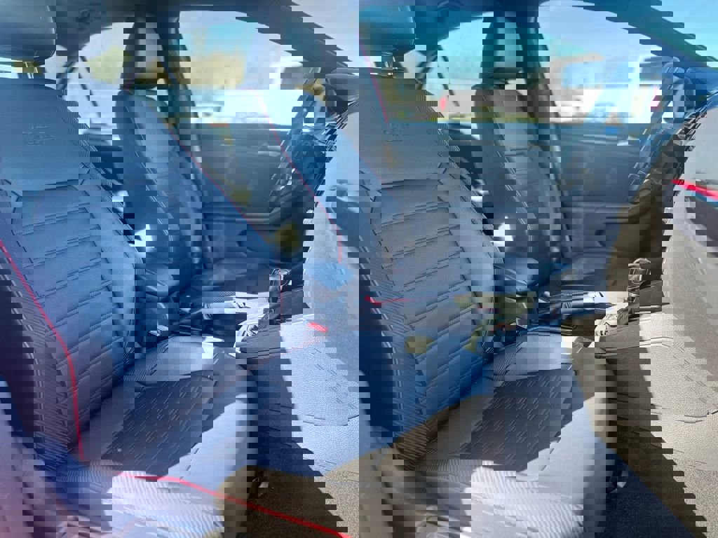 Used 2015 Volkswagen Jetta GLI SEL image 3