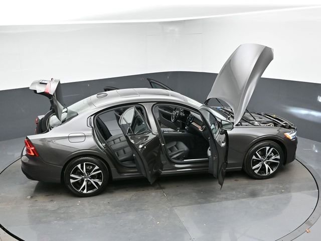 Used 2025 Volvo S60 B5 Plus image 38