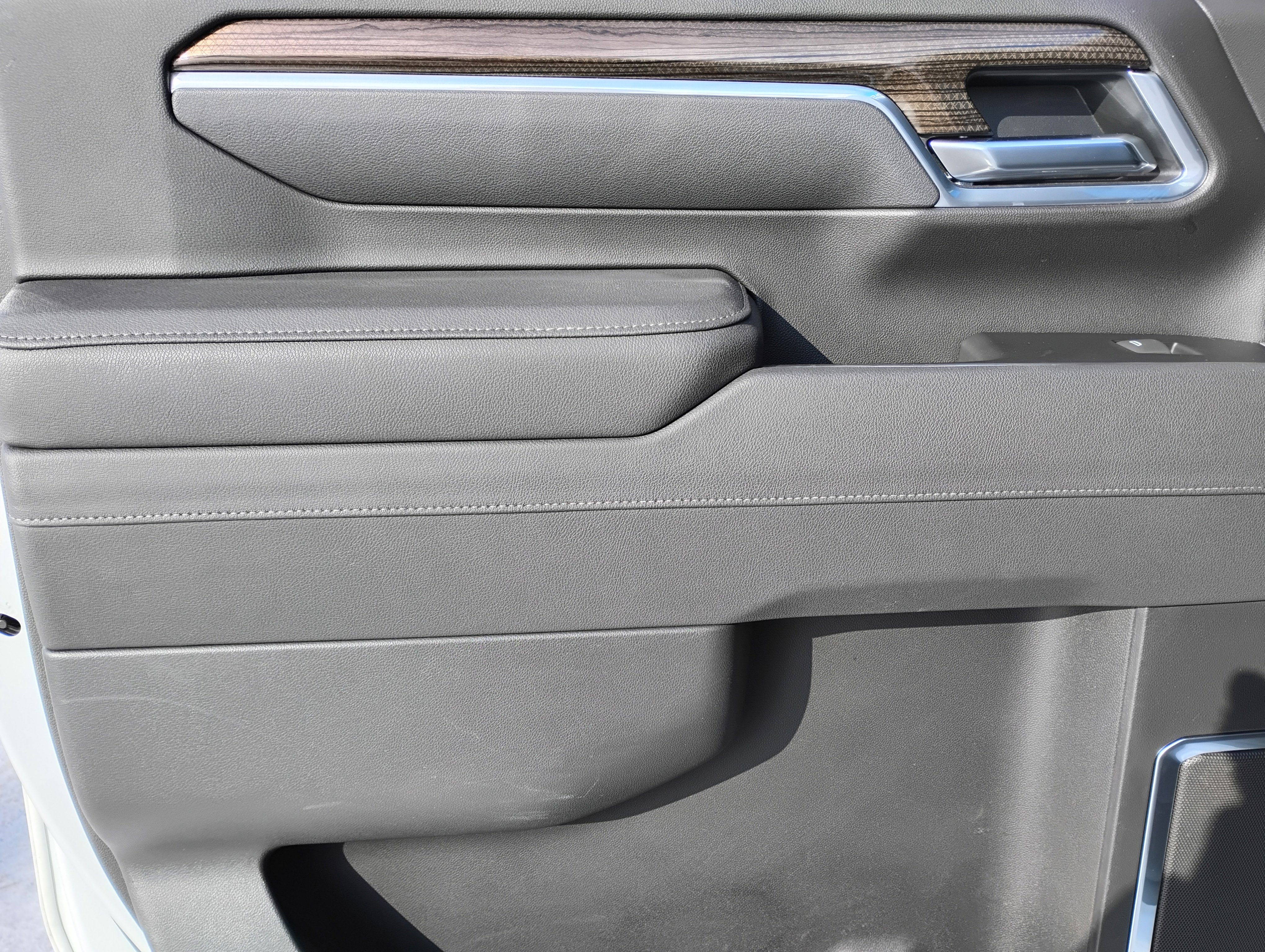 Used 2025 Chevrolet Silverado 2500 LT w/ Convenience Package image 16