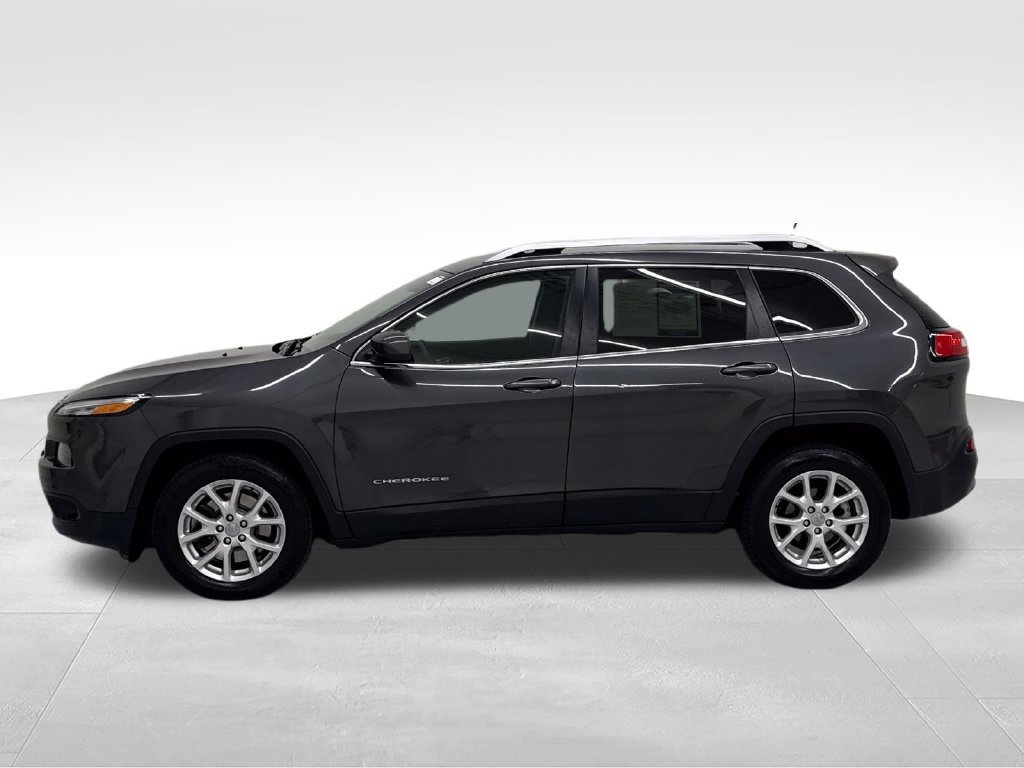 Used 2016 Jeep Cherokee Latitude w/ Cold Weather Group FWD image 5