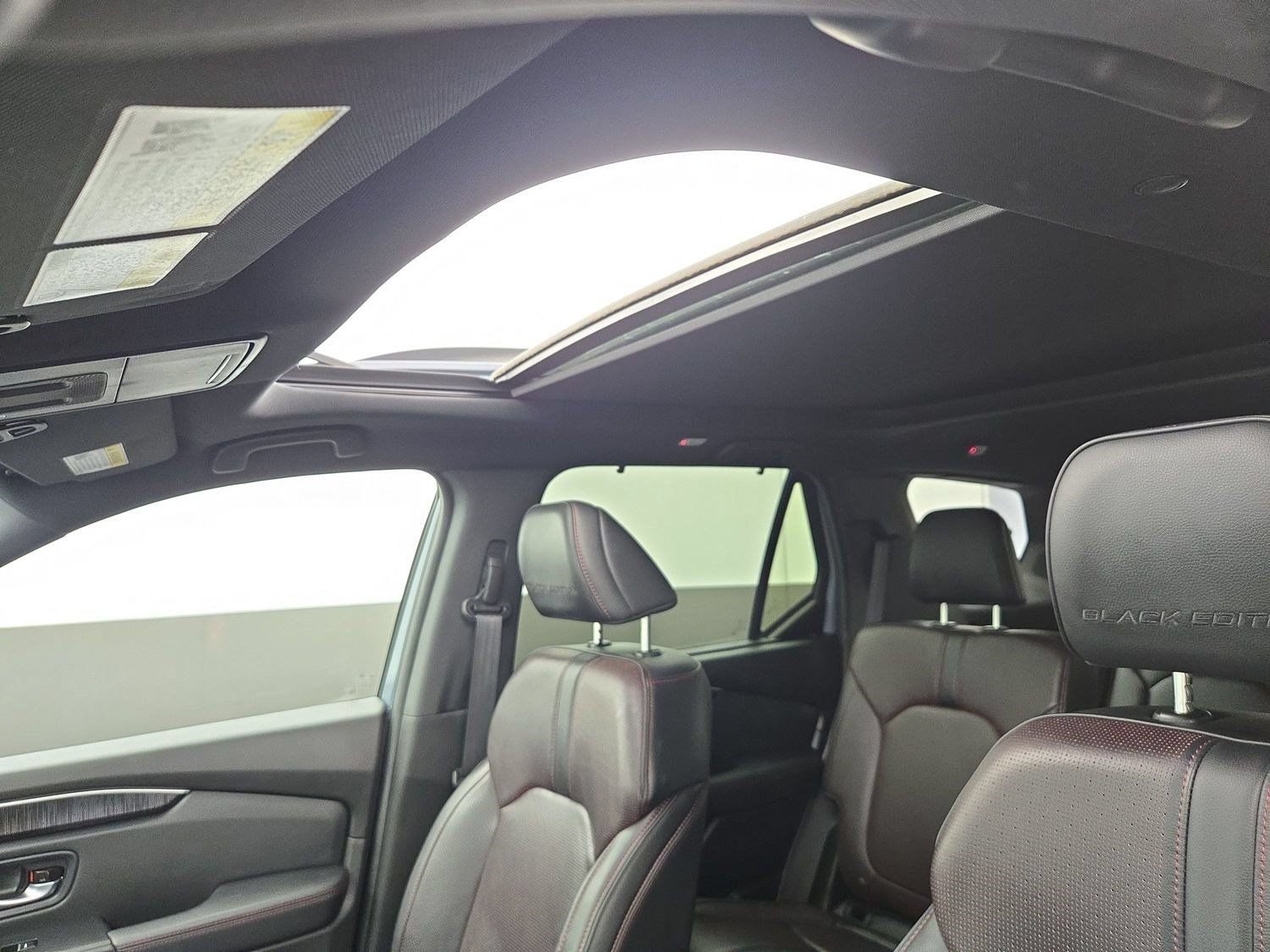 Used 2025 Honda Pilot Black Edition image 31
