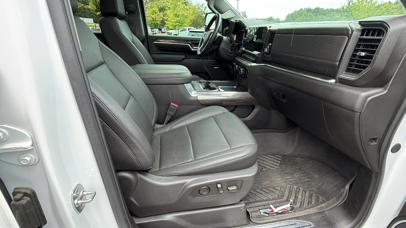 Used 2025 Chevrolet Silverado 2500 LTZ w/ Trail Boss Package AWD/4WD image 20