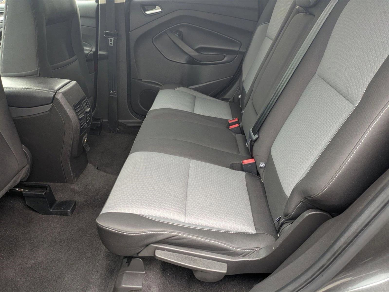 Used 2017 Ford Escape SE FWD image 17