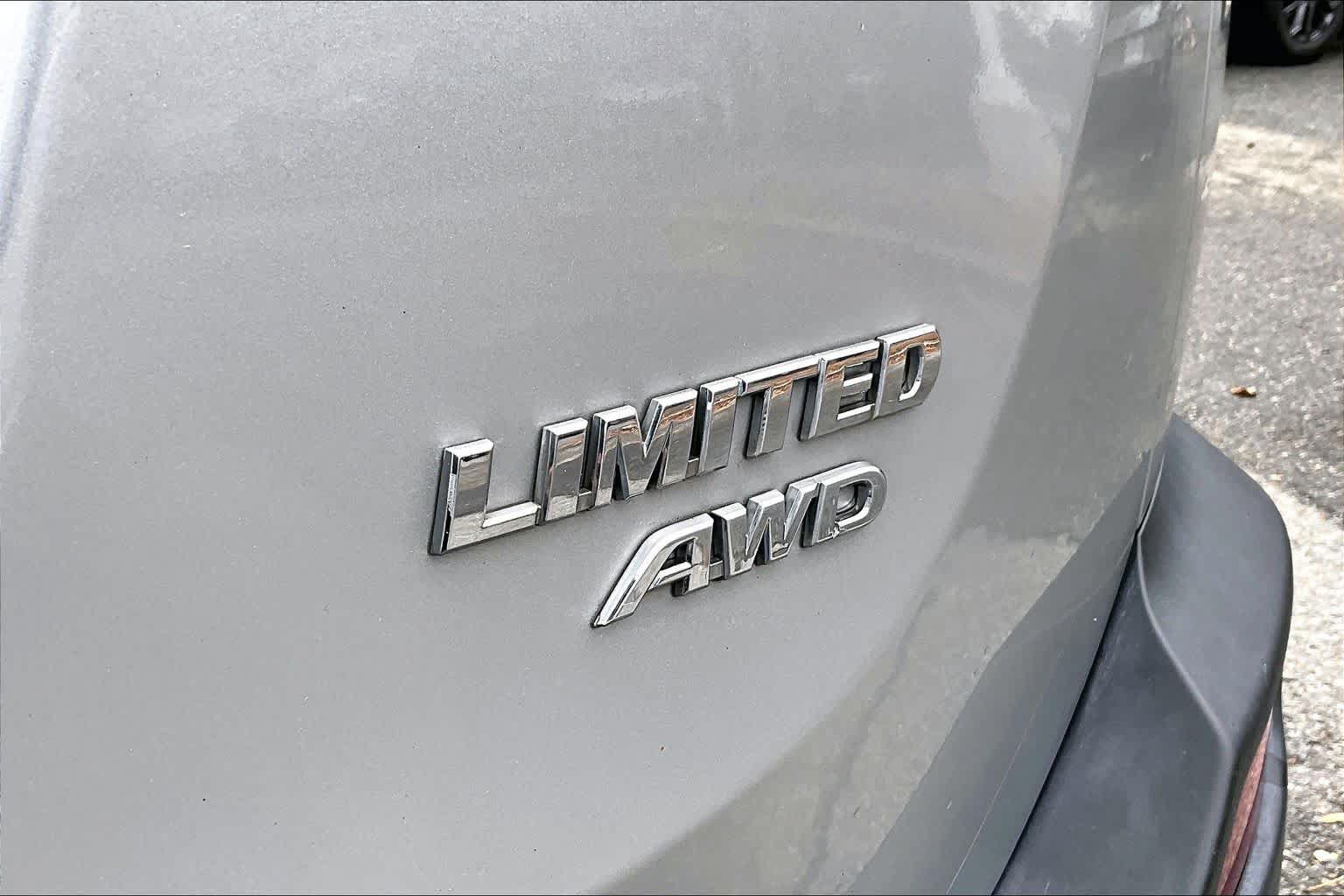 Used 2015 Toyota RAV4 Limited AWD/4WD image 10