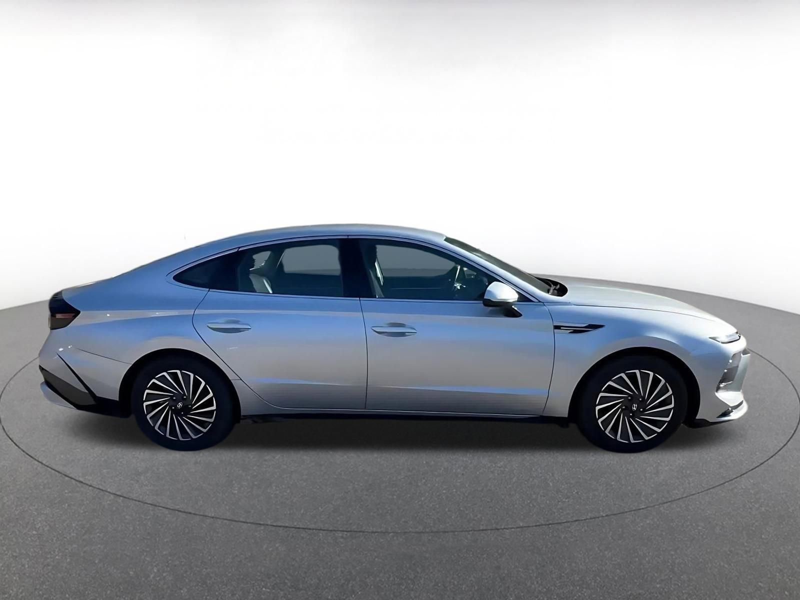 Used 2025 Hyundai Sonata SEL FWD image 16