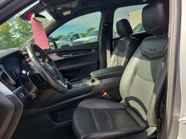 Used 2025 Cadillac XT6 Premium Luxury AWD/4WD image 10