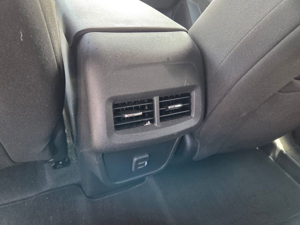 Used 2023 Chevrolet Equinox LT FWD image 7