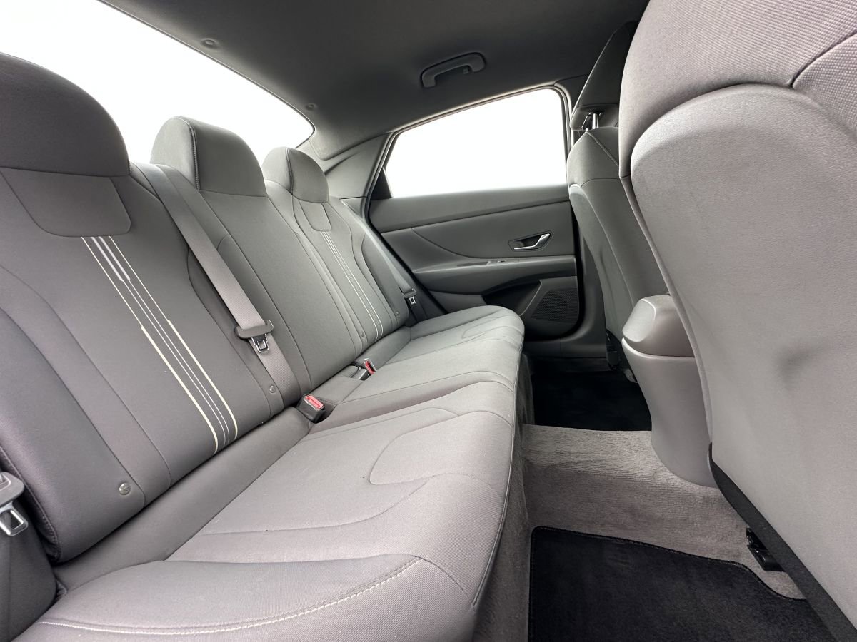 Used 2021 Hyundai Elantra SEL image 10