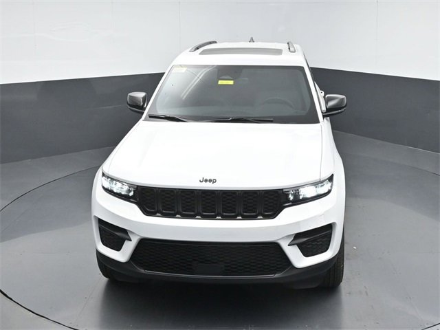 New 2025 Jeep Grand Cherokee Altitude image 31