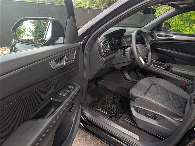 Certified 2024 Volkswagen Atlas Cross Sport SE w/ Panoramic Sunroof Package AWD/4WD image 29