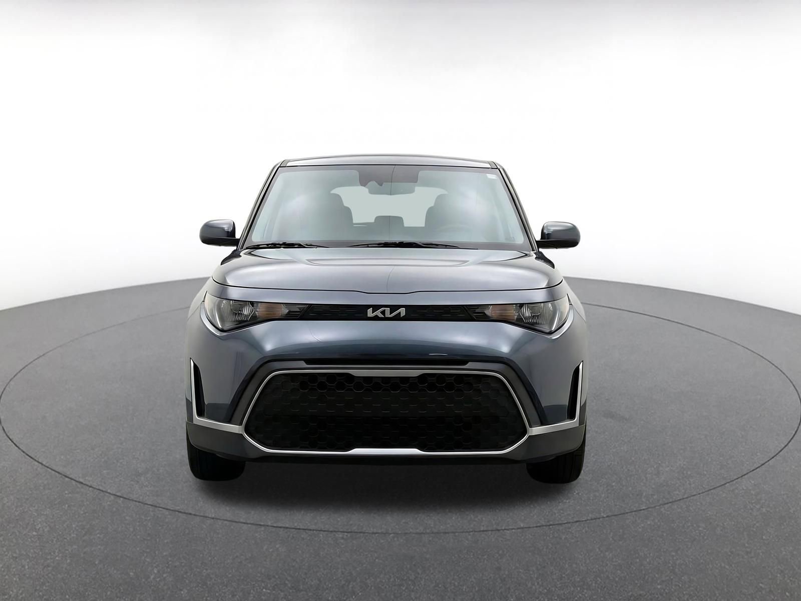 Used 2025 Kia Soul LX w/ LX Technology Package image 3