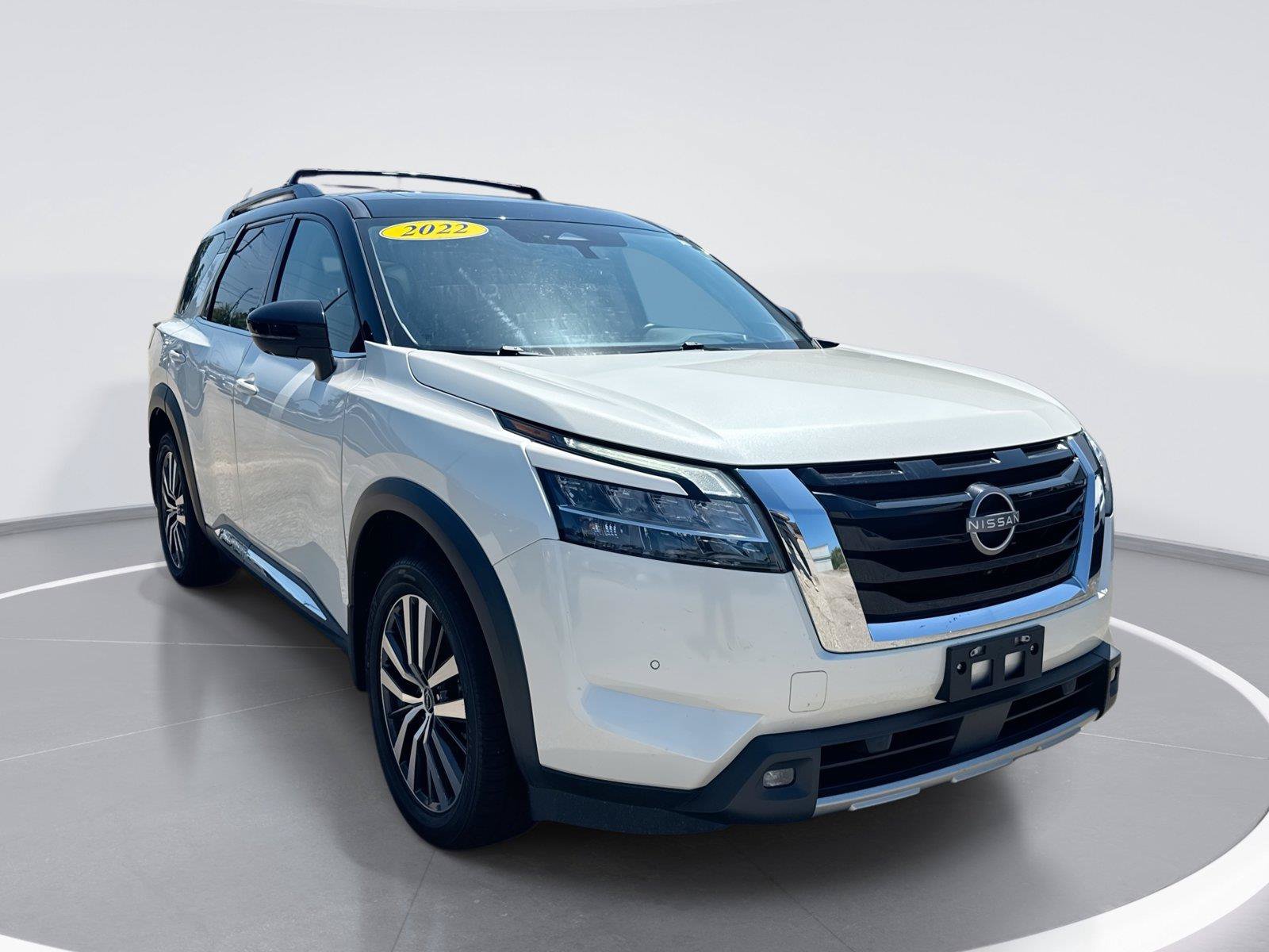 Used 2022 Nissan Pathfinder Platinum w/ Cargo Package AWD/4WD video 1
