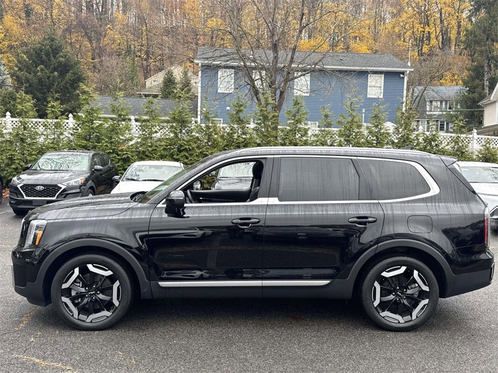 Used 2023 Kia Telluride EX image 7