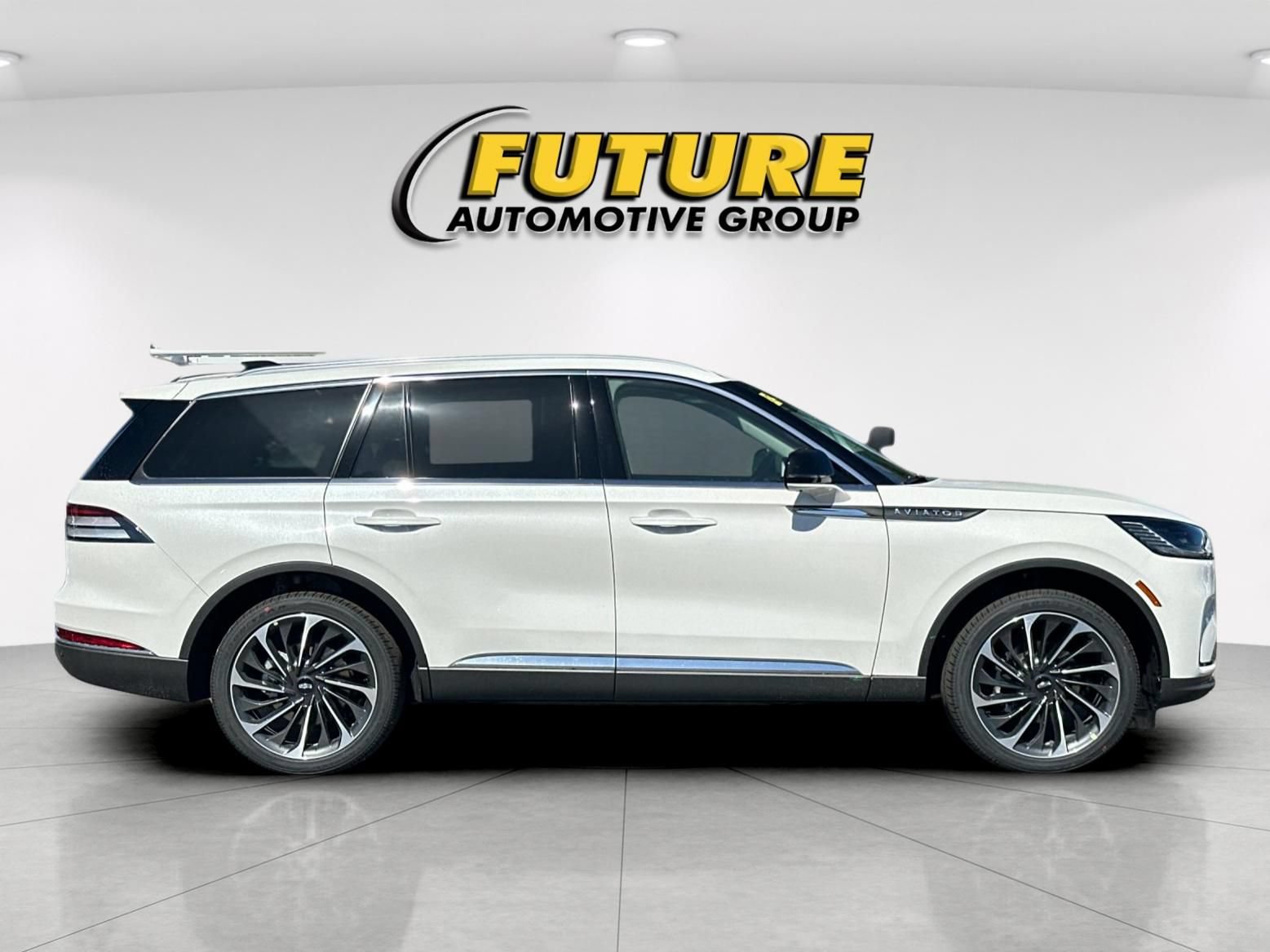 New 2026 Lincoln Aviator Reserve AWD/4WD image 2