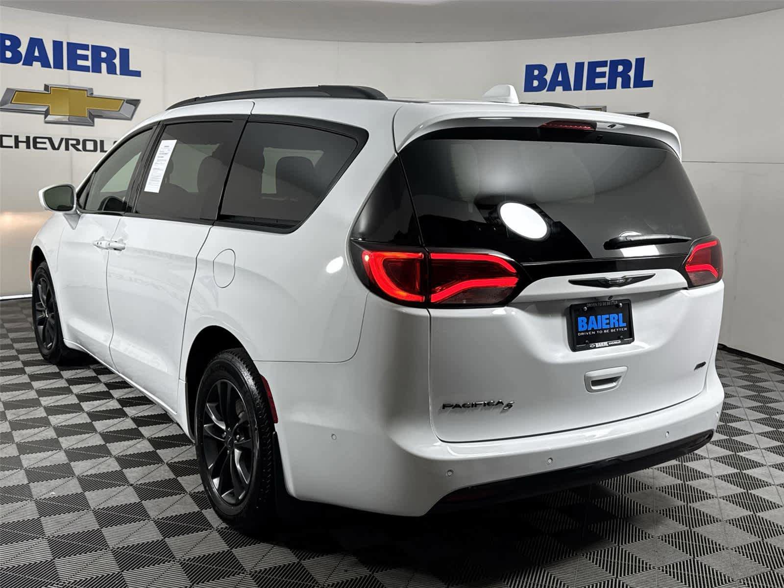 Used 2020 Chrysler Pacifica Touring-L w/ Advanced Safetytec Group AWD/4WD image 3