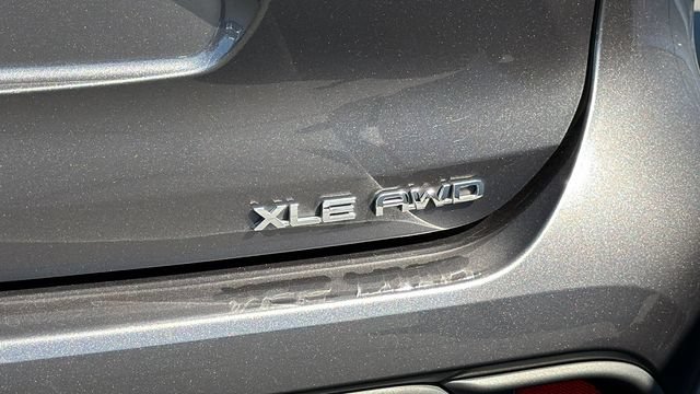 Used 2022 Toyota Highlander XLE AWD/4WD image 11