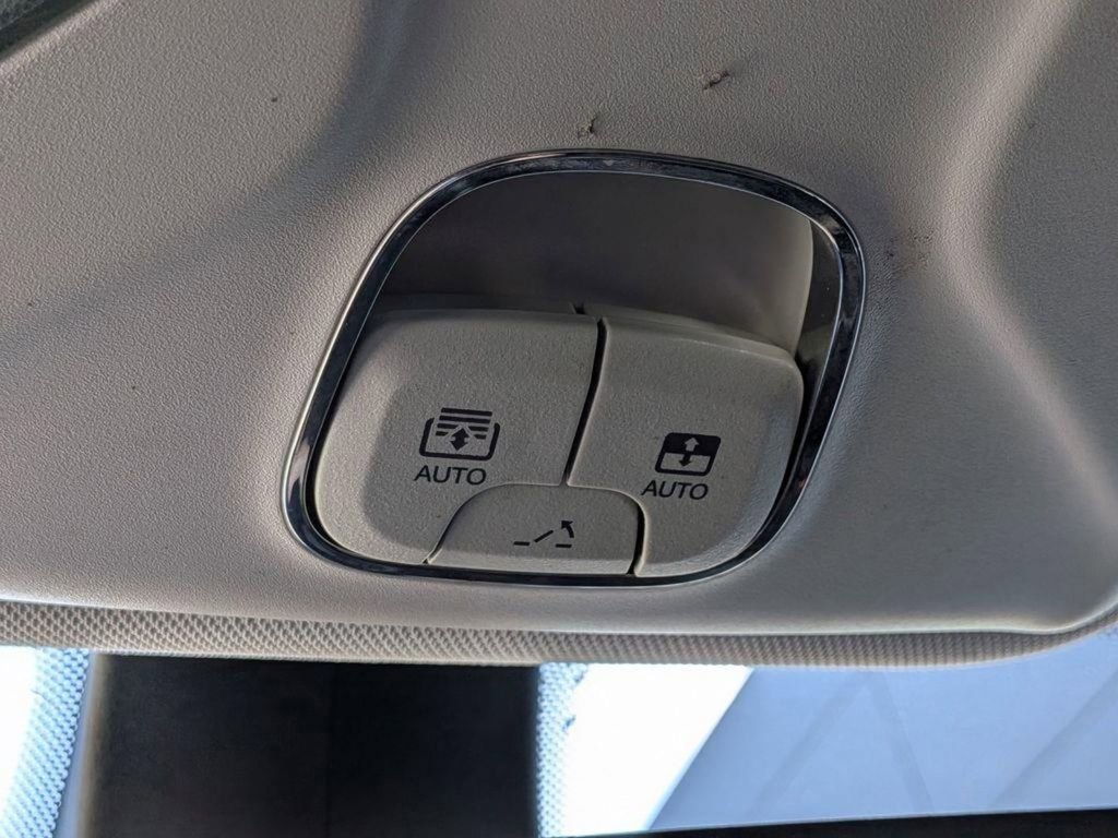 Used 2018 Jeep Compass Limited w/ Navigation Group image 21