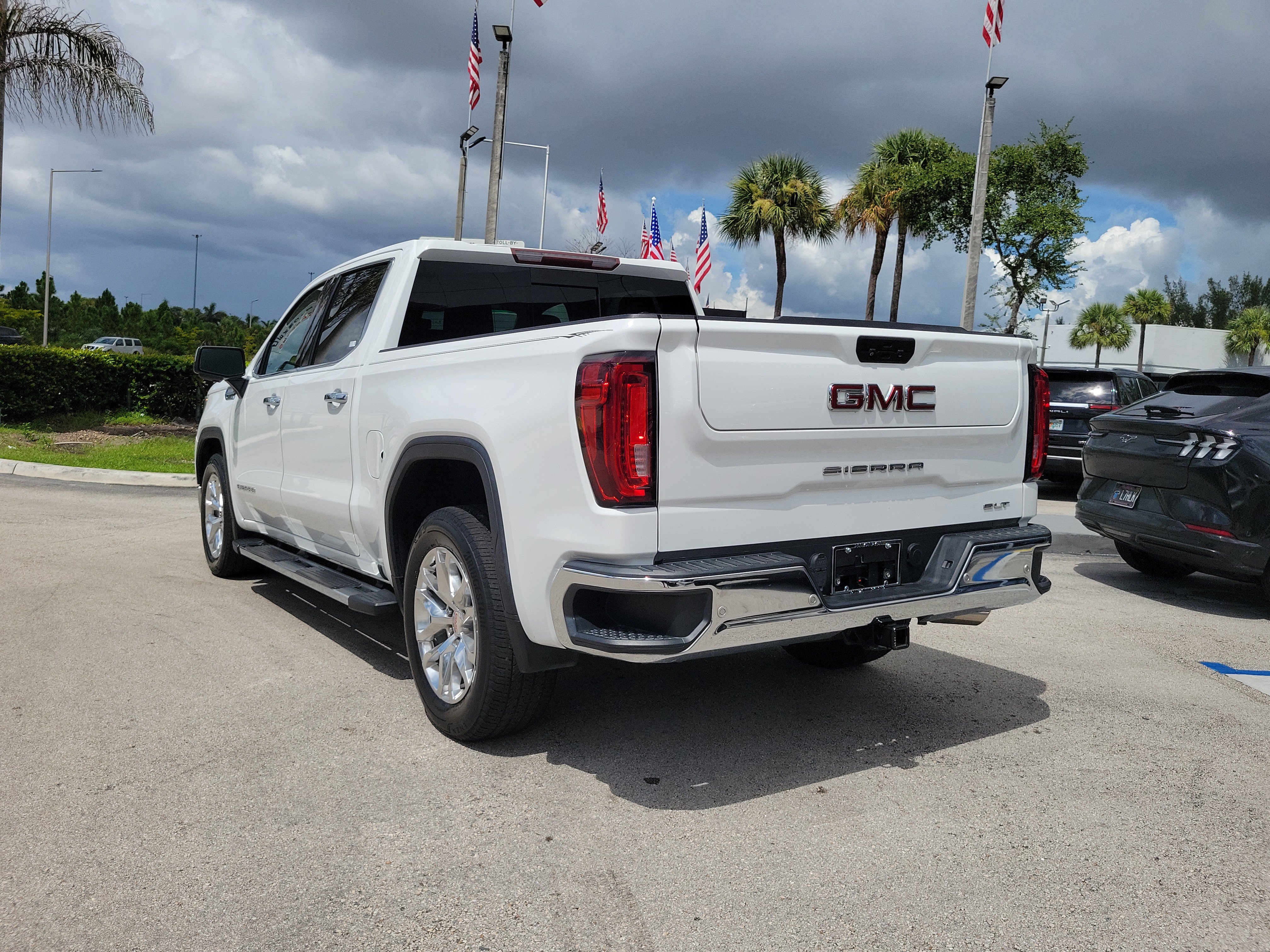 Used 2020 GMC Sierra 1500 SLT w/ SLT Premium Plus Package RWD image 7