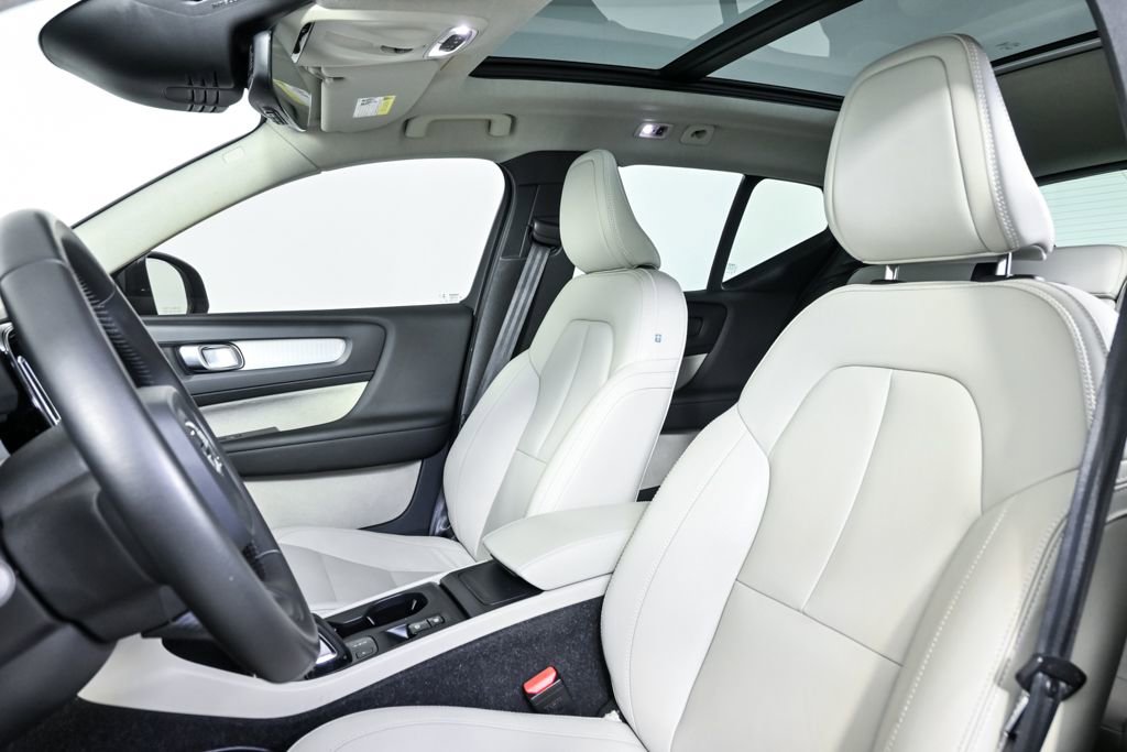 Used 2019 Volvo XC40 T5 Momentum image 6