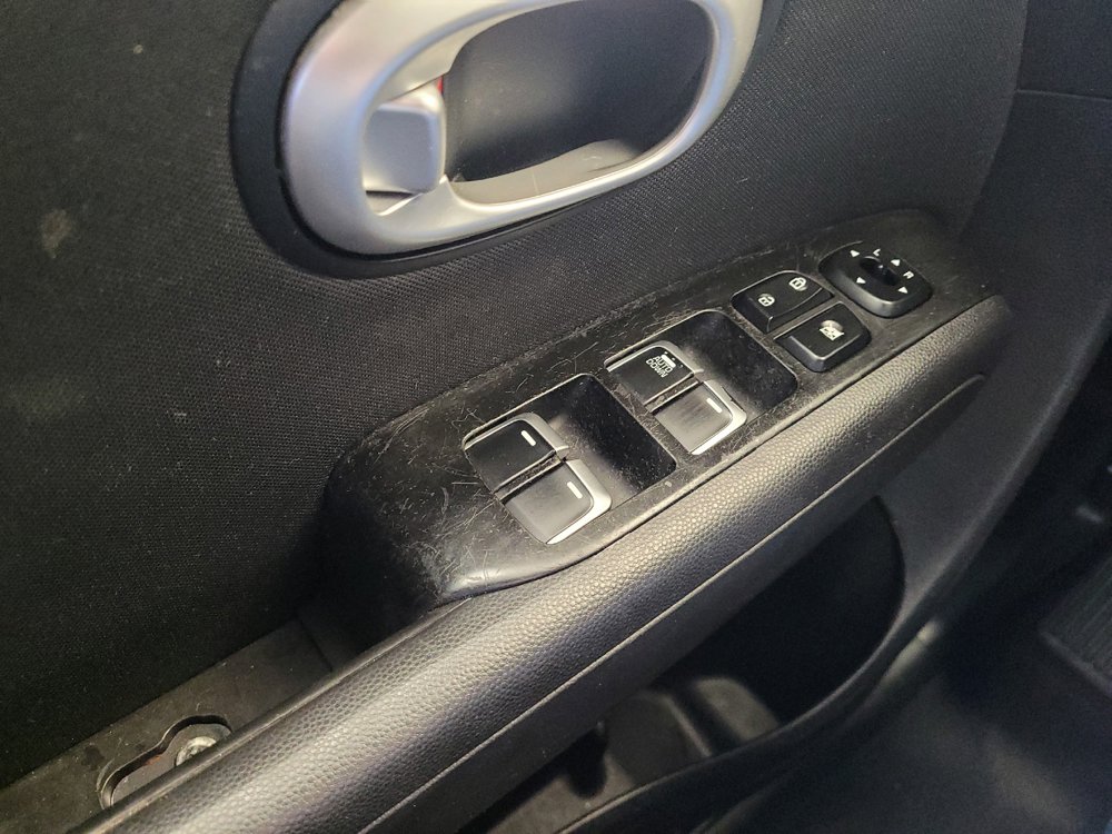 Used 2018 Kia Soul FWD image 25