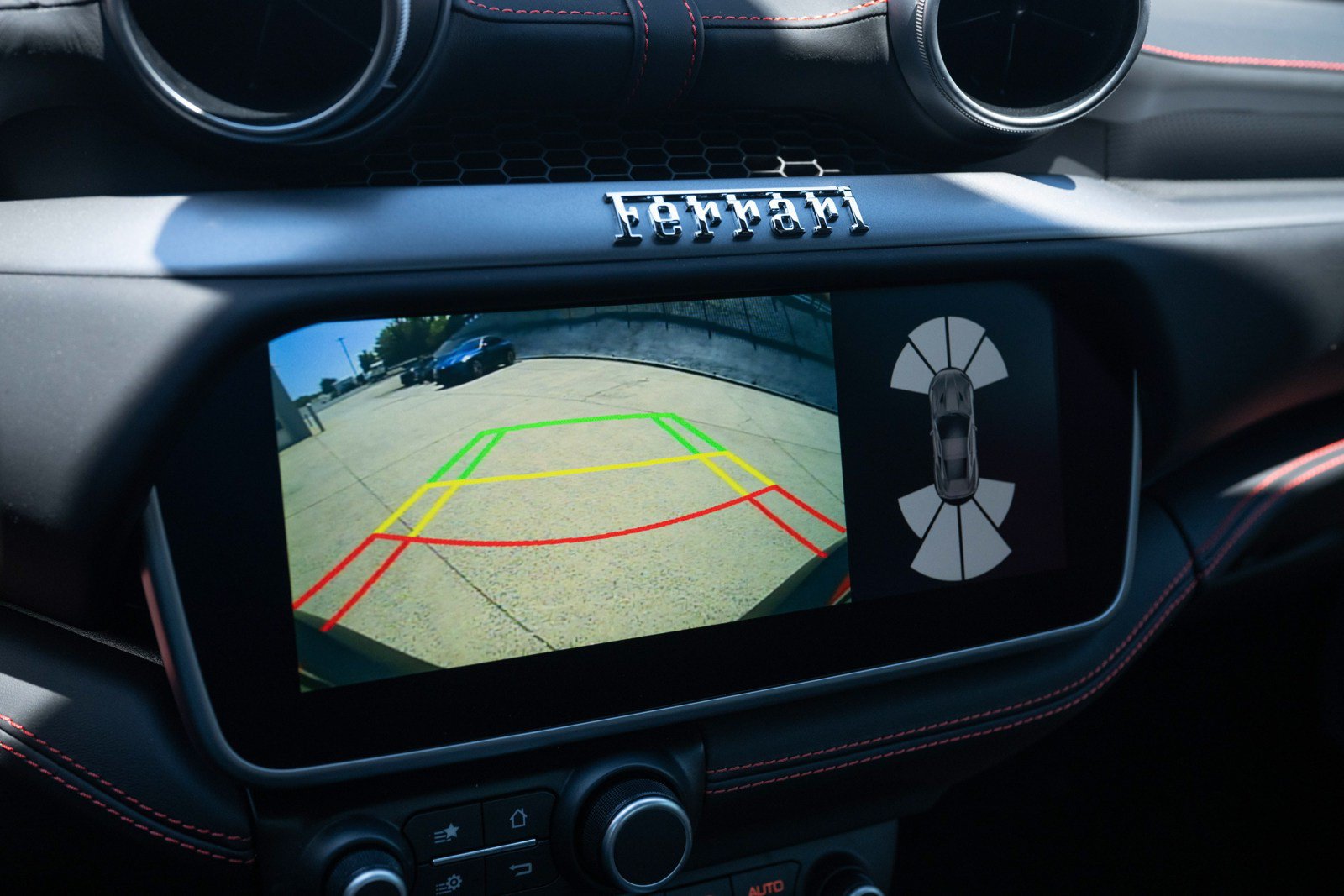 Used 2019 Ferrari Portofino RWD image 44
