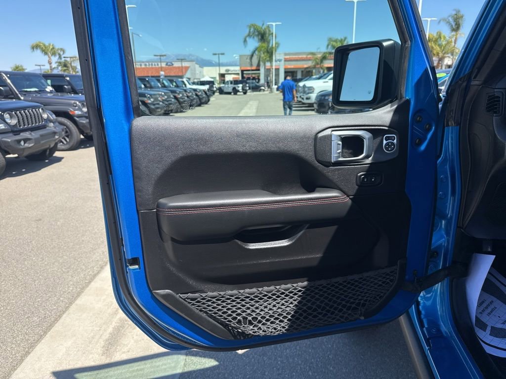 Used 2022 Jeep Wrangler Unlimited Rubicon w/ LED Lighting Group AWD/4WD image 14