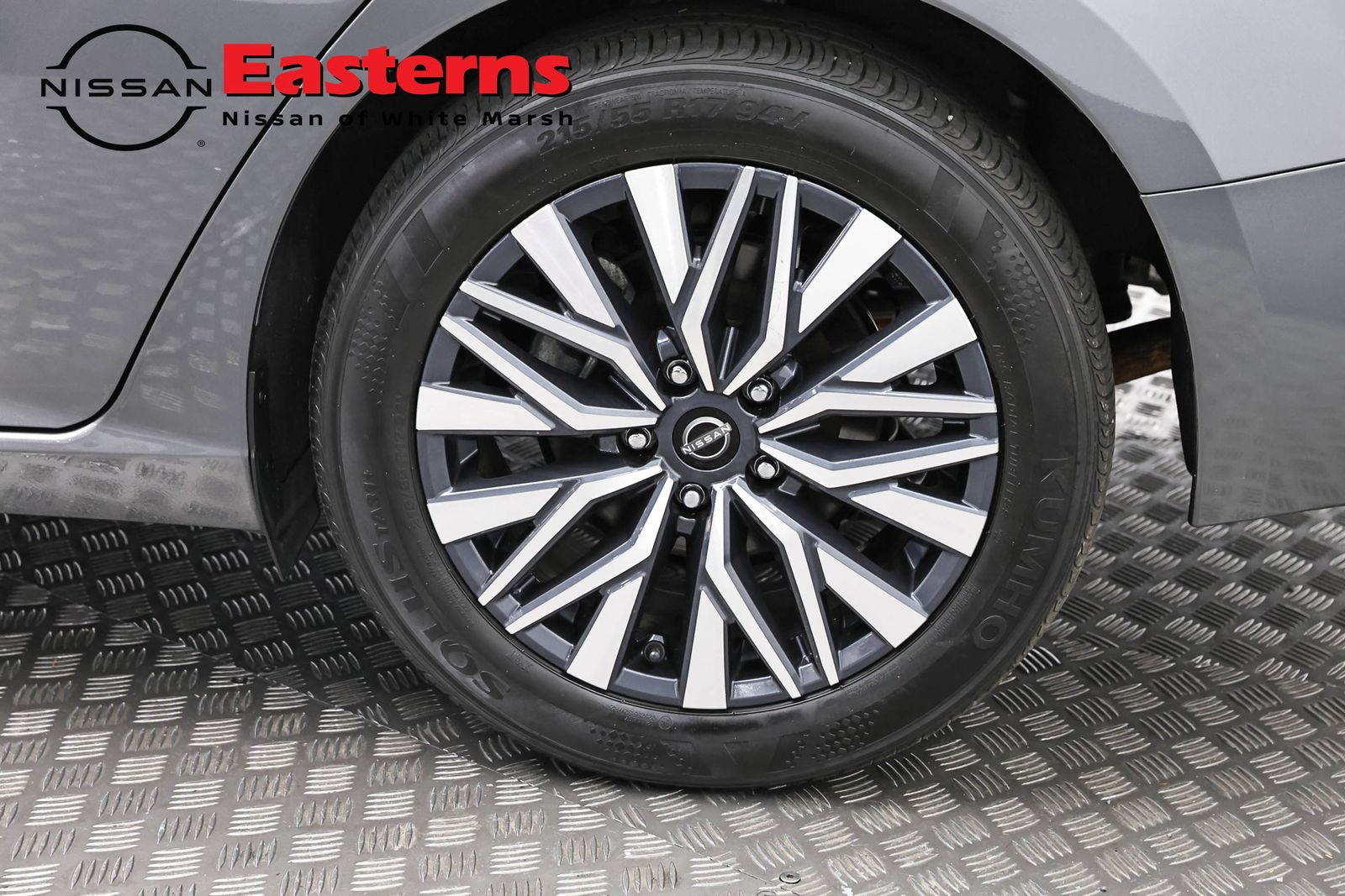 Used 2025 Nissan Altima 2.5 SV FWD image 32
