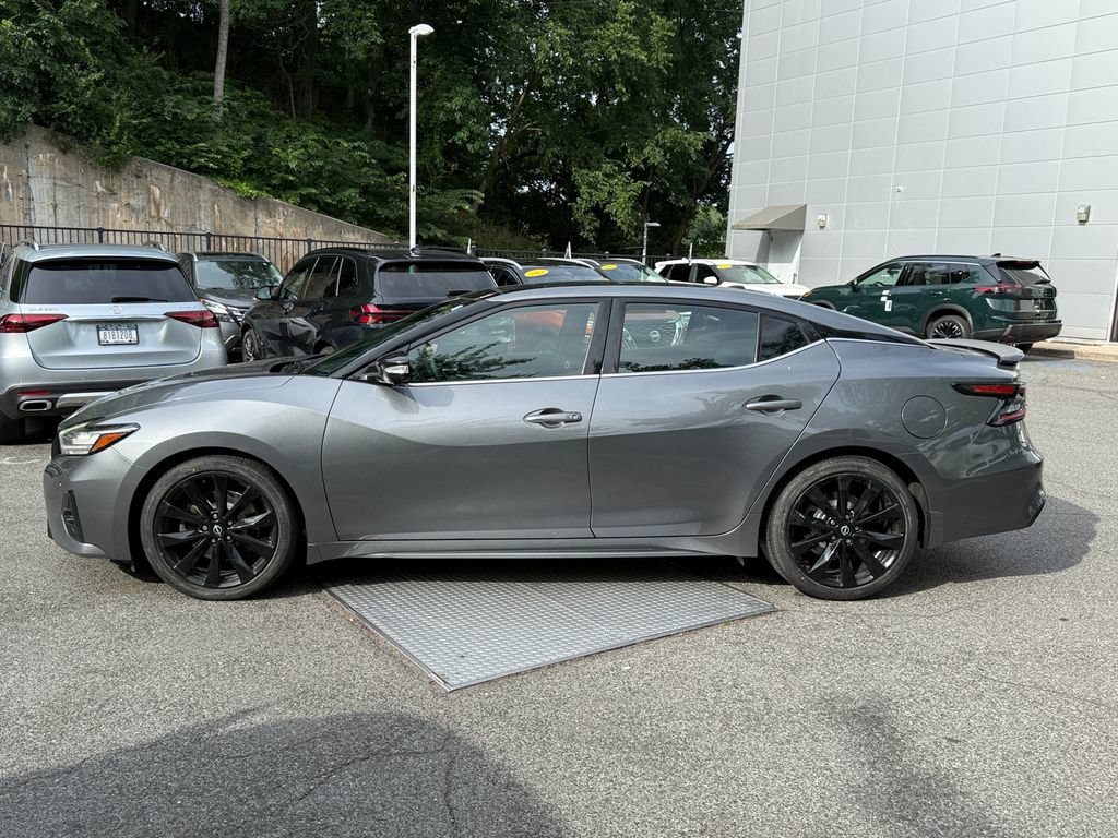 Used 2023 Nissan Maxima SR w/ Sport Mat Group FWD image 3
