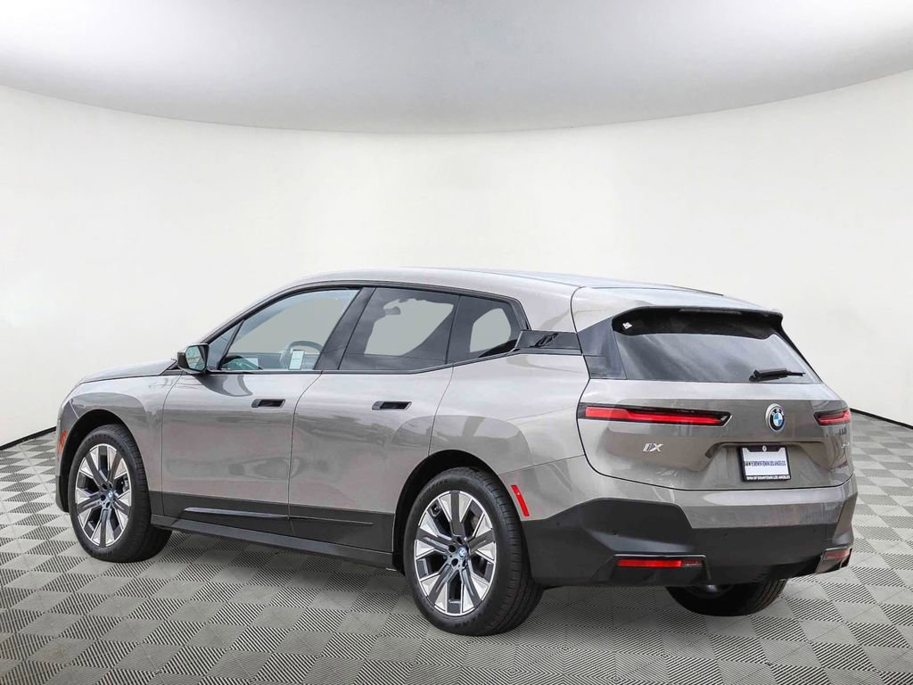 Used 2025 BMW iX xDrive50 w/ Convenience Package AWD/4WD image 8
