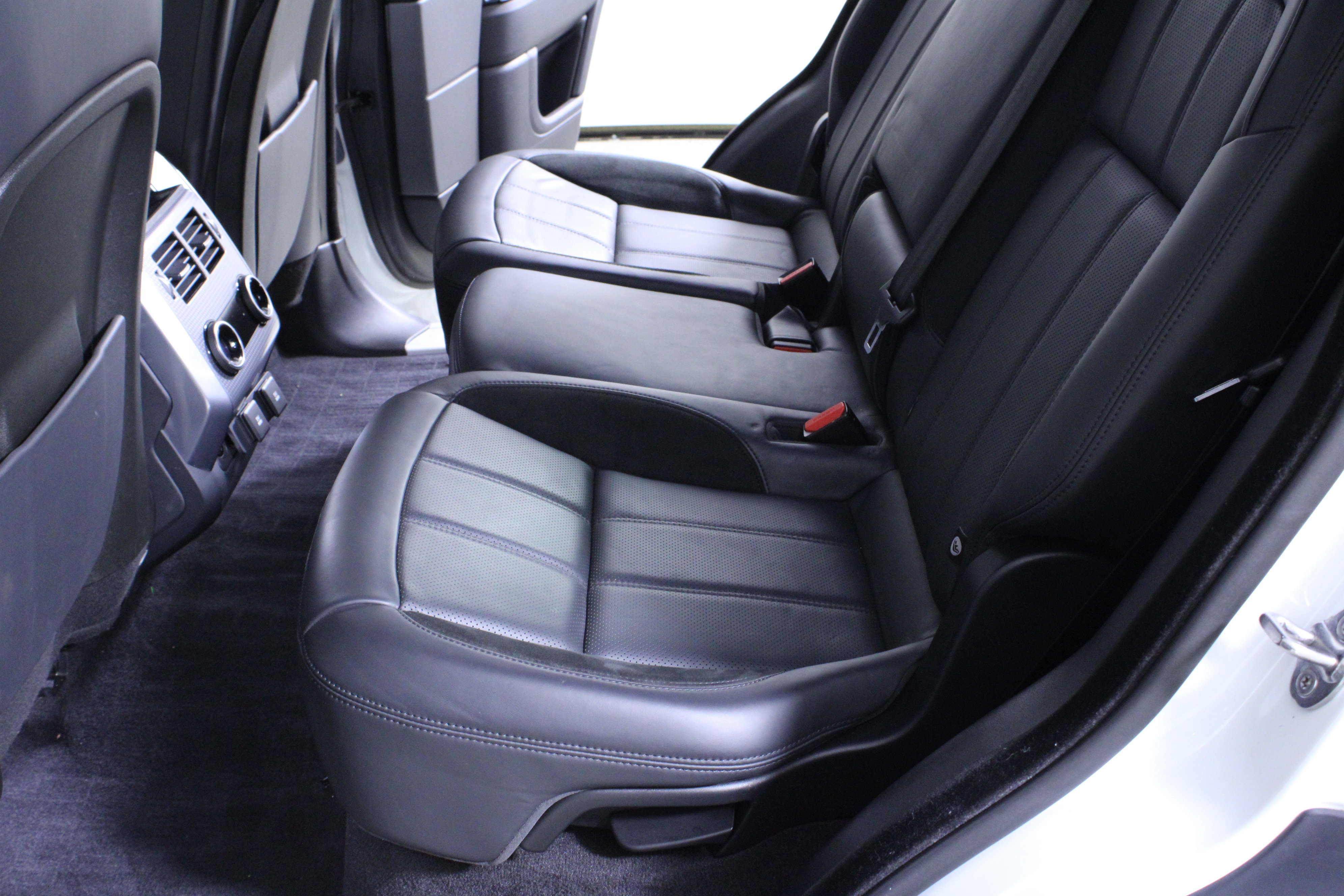 Used 2020 Land Rover Range Rover Sport HST image 12