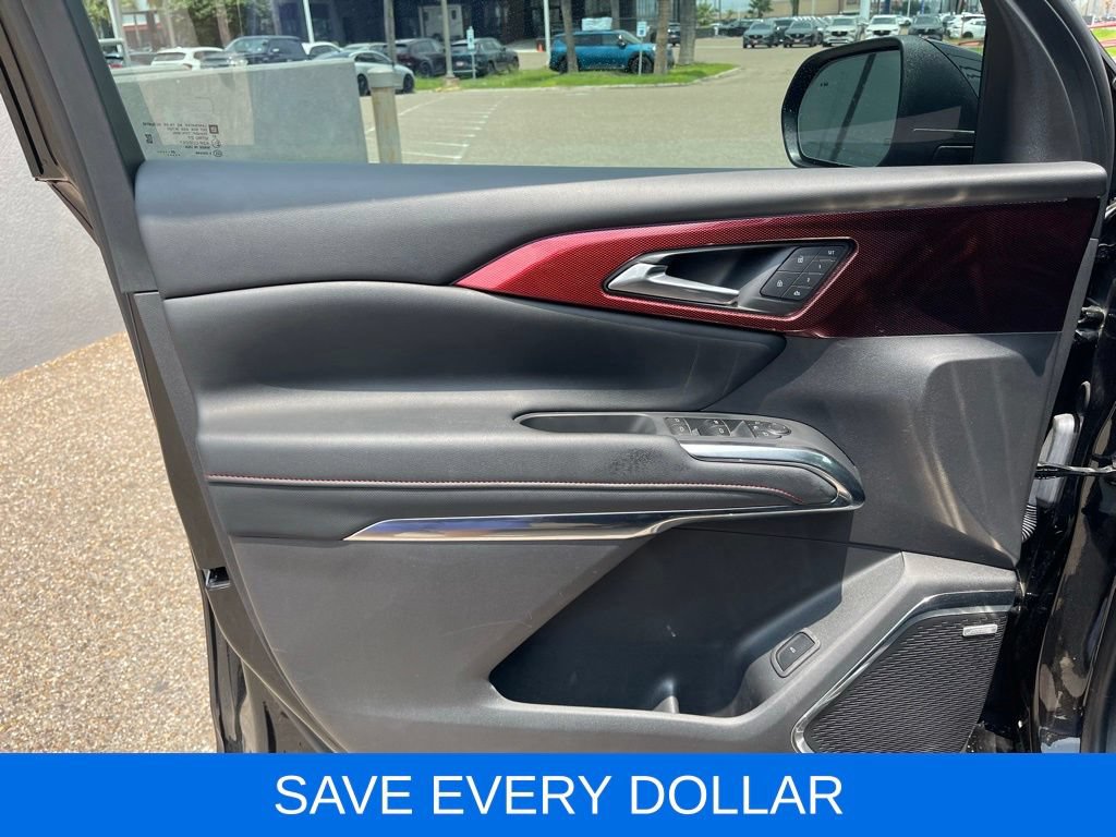 Used 2026 Chevrolet Traverse RS w/ LPO, Floor Liner Package FWD image 13