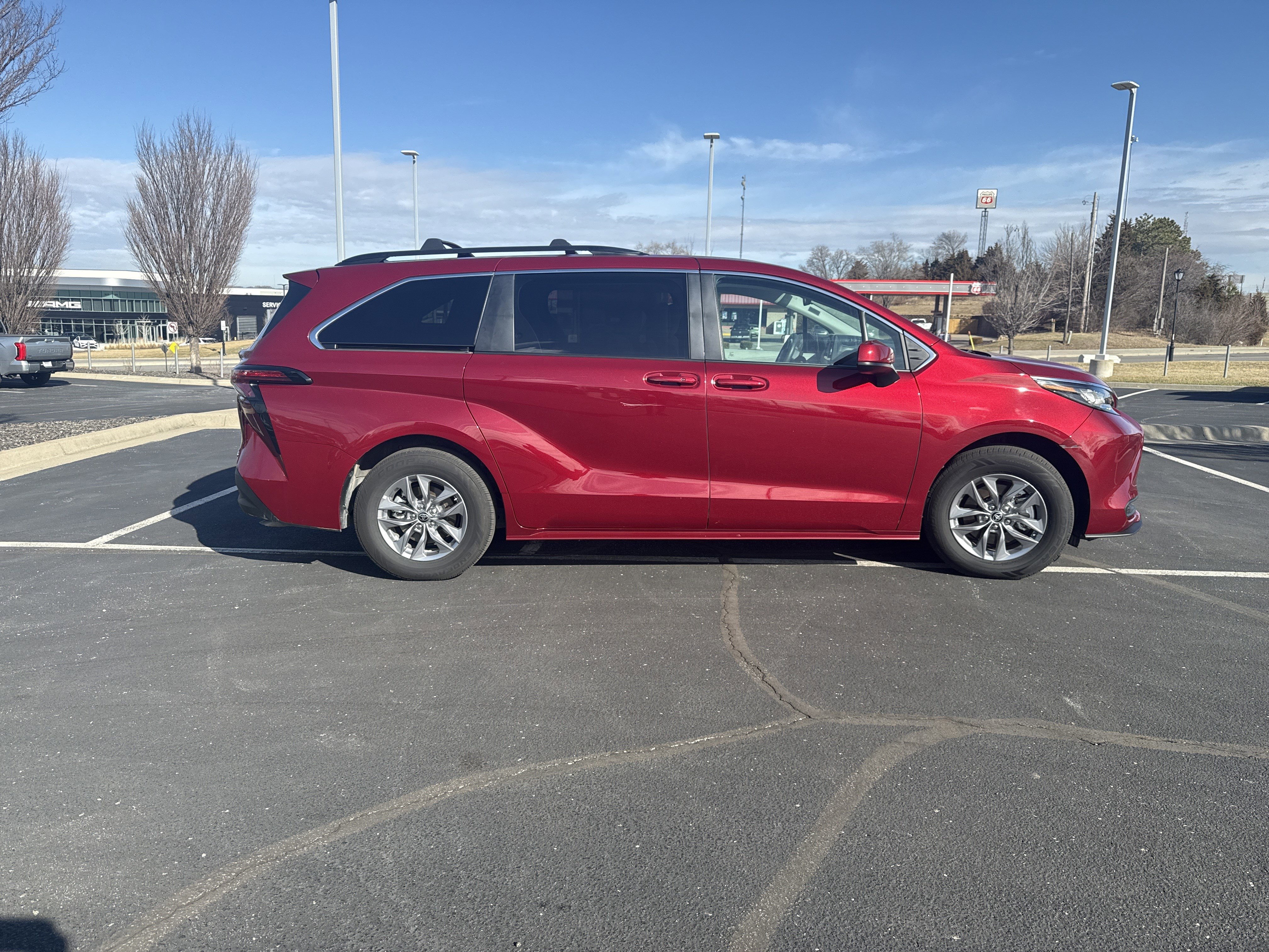 Used 2022 Toyota Sienna LE image 11