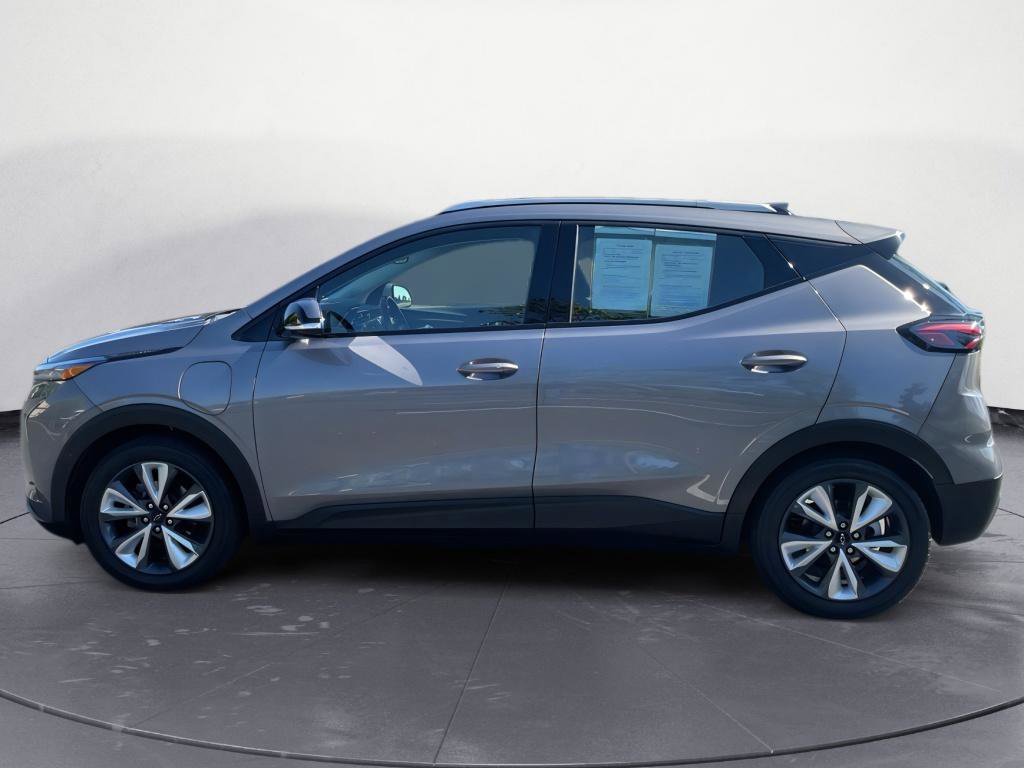 Used 2023 Chevrolet Bolt EUV LT w/ Convenience Package FWD image 4