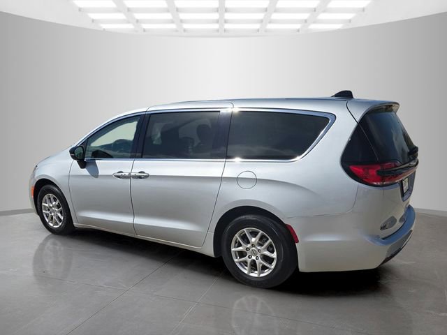Used 2024 Chrysler Pacifica Touring-L image 8